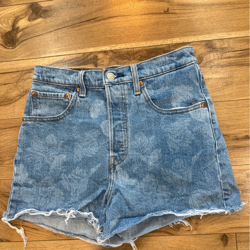 Levi’s Ribcage Denim Women's Shorts With Faded Floral Print (SIZE 27) Like New